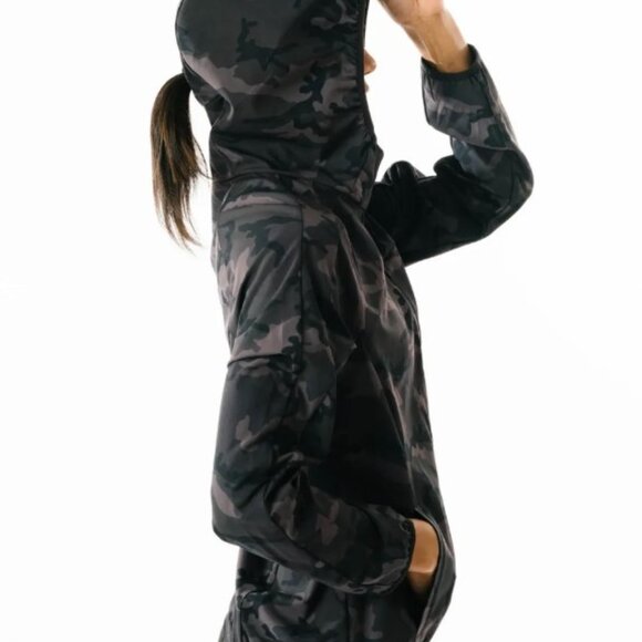 Zyia Camo Wind Breaker - Picture 4 of 8